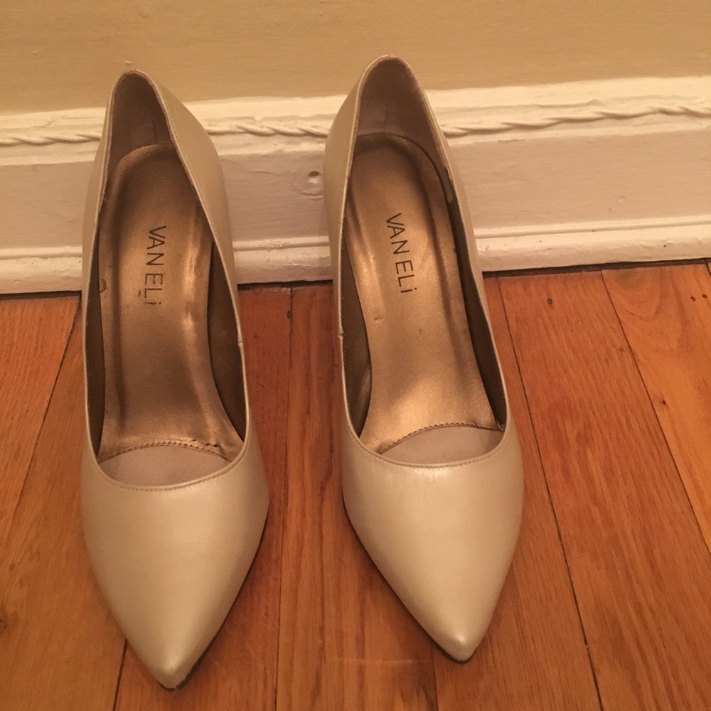 Vaneli Sand Pearl Cathlin Pumps Size 6